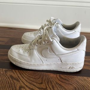 Nike Women's Air Force 1 07 sz 8